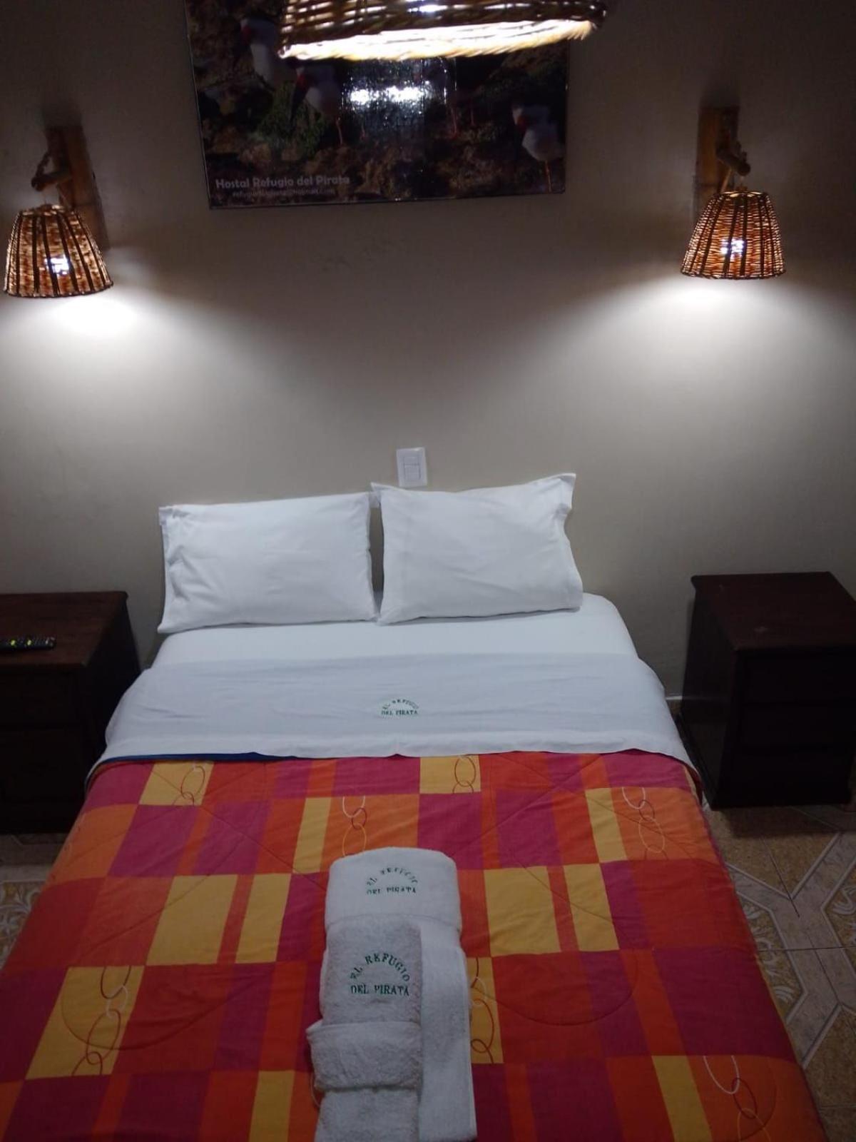 Hostal Refugio Del Pirata Paracas Esterno foto